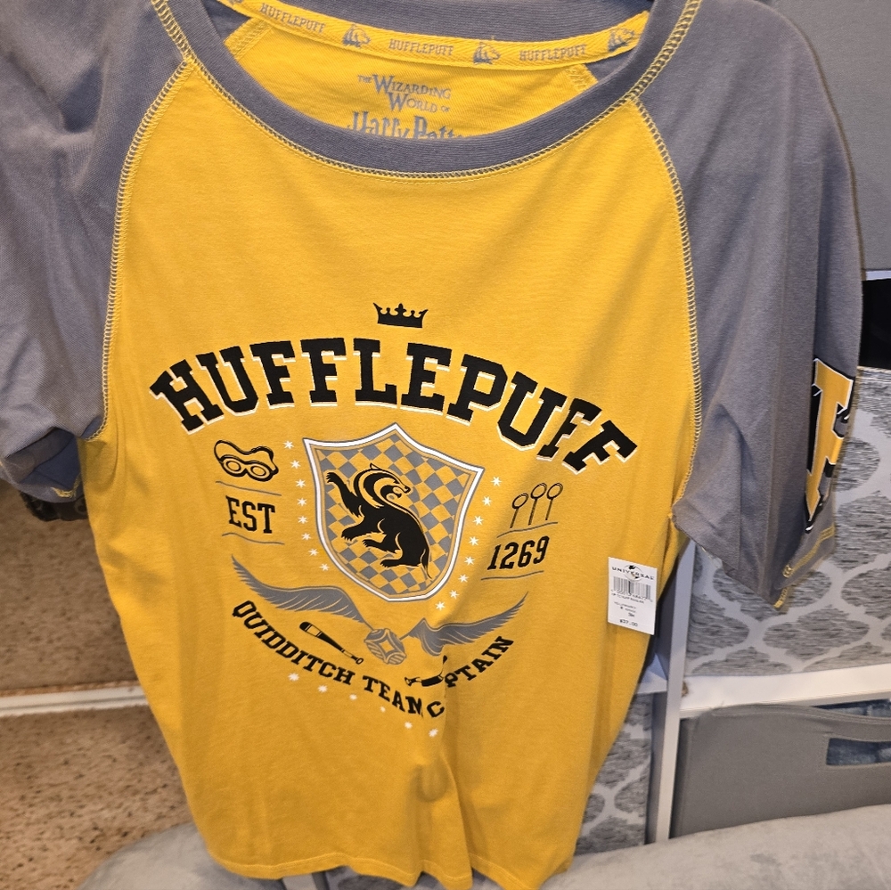 Warner Bros. Hufflepuff Raglan Tee - Yellow & Gray